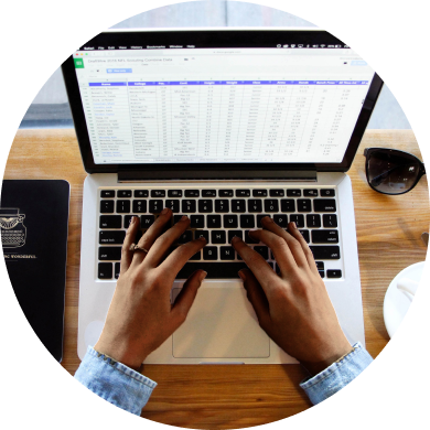 A person is managing the E-invoice